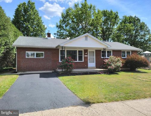 320 E Landis St, COOPERSBURG, PA, 18036 | Card Image