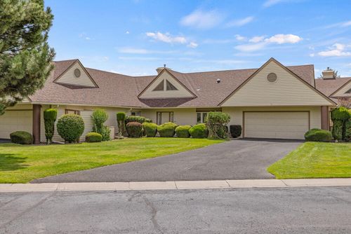 9330 St Andrews Cir, Klamath Falls, OR, 97603-9400 | Card Image