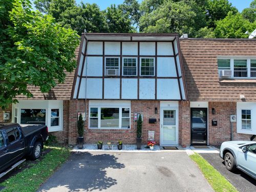 10 Roundtree Ct, Beacon, NY, 12508-2118 | Card Image