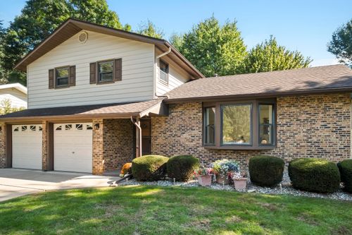 711 S 18th St, Chesterton, IN, 46304-2825 | Card Image