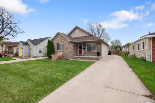 19036 Melvin St, Roseville, MI, 48066-2663 | Card Image