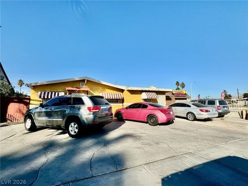 2033 E Saint Louis Ave, Las Vegas, NV, 89104-3807 | Card Image