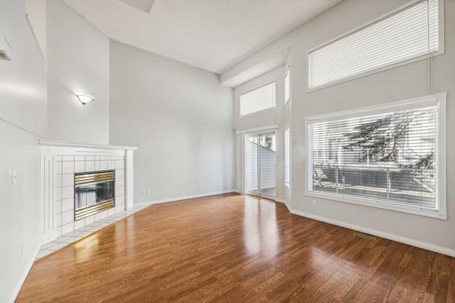 76 Kingsland Villas Sw, Home with 3 bedrooms, 2 bathrooms and 2 parking in Calgary AB | Image 4