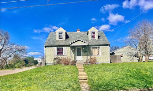 300 Beechwood Ave, Farrell, PA, 16121-1813 | Card Image