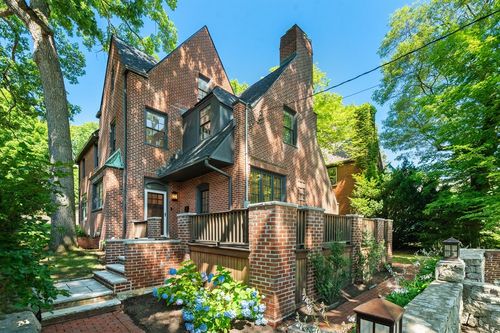 601 Walnut St, Newton, MA, 02460-2466 | Card Image