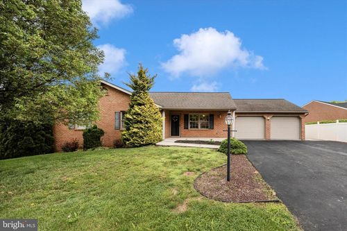 235 Montclair Ct, HAGERSTOWN, MD, 21742-4514 | Card Image