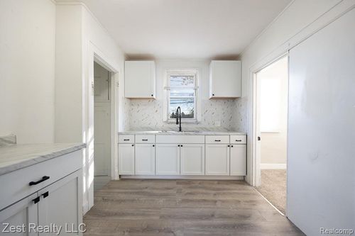 18765 Riverview St, Riverview, MI, 48193-4256 | Card Image