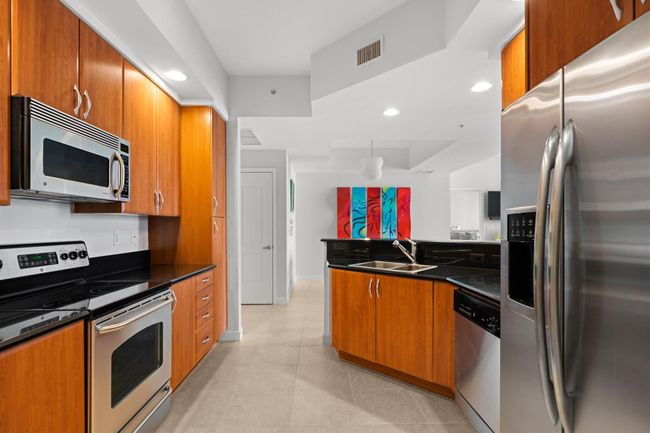 UNIT-1417 - 801 S Olive Ave, Condo with 2 bedrooms, 2 bathrooms and null parking in West Palm Beach FL | Image 7