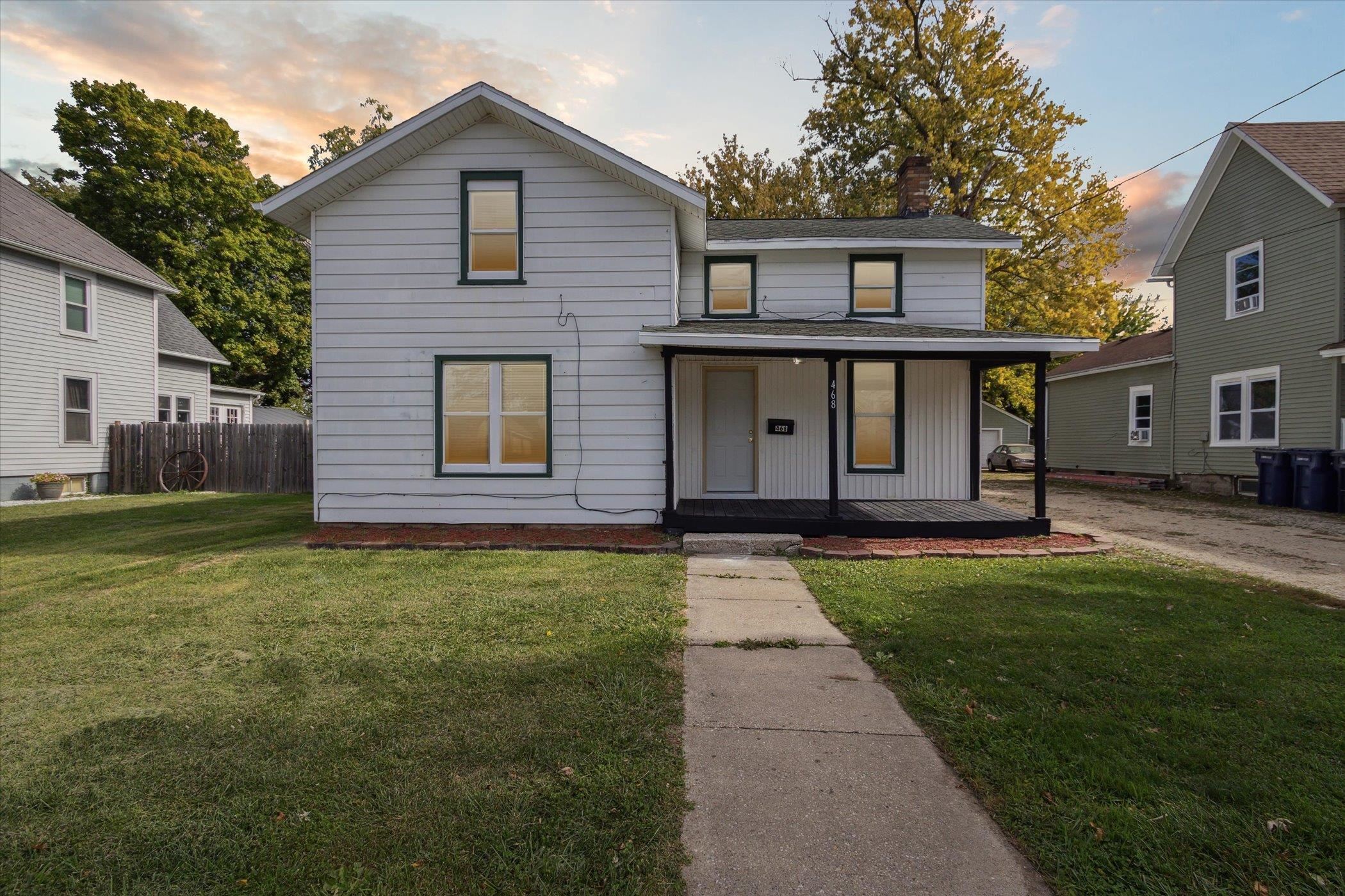 Pearl St, Janesville, WI 53548