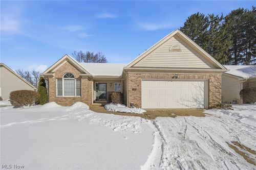 300 Fredricksburg Ct Ne, North Canton, OH, 44720-2575 | Card Image
