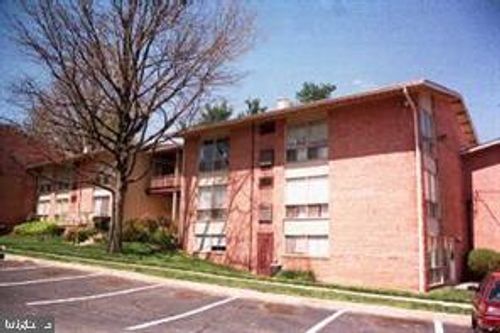 42202-7342 Route 29, FALLS CHURCH, VA, 22046-7327 | Card Image