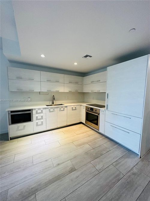 1202-45 Sw 9th St, Miami, FL, 33130-3895 | Card Image