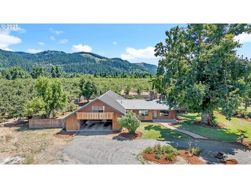 82682 River Dr, Creswell, OR, 97426-9399 | Card Image