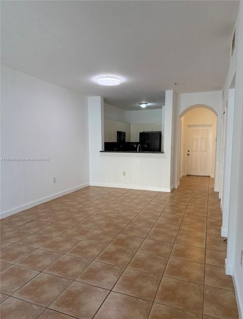 12-7060 Nw 177th St, Hialeah, FL, 33015-6252 | Card Image