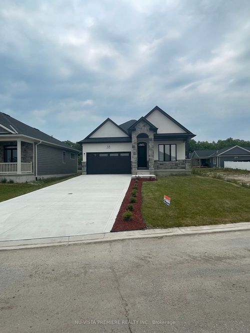 38 Brooklawn Dr, Grand Bend, ON, N0M1T0 | Card Image