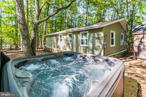 238 Ponds Ct, BERKELEY SPRINGS, WV, 25411 | Card Image