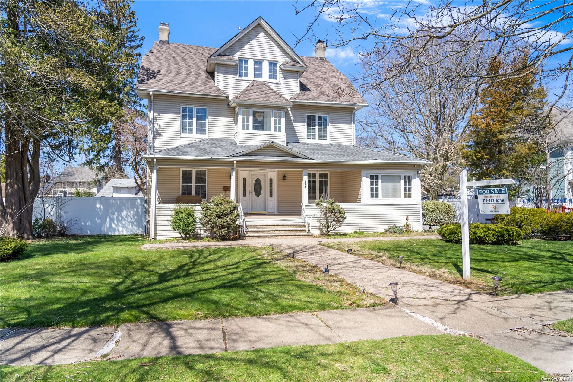 Lena Ave, Freeport, NY 11520
