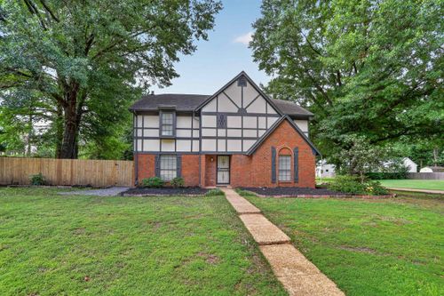 7673 Cross Village Dr, Germantown, TN, 38138-7028 | Card Image