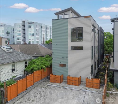 6223 9th Ave Ne, Seattle, WA, 98115-5527 | Card Image