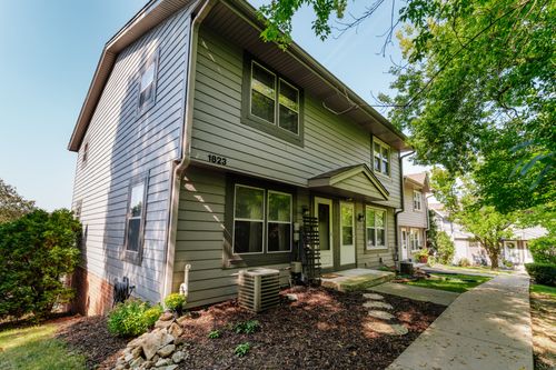 1823 Paramount Dr, Waukesha, WI, 53186-3936 | Card Image