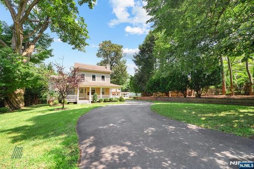312 W Madison Ave, Dumont, NJ, 07628-3371 | Card Image