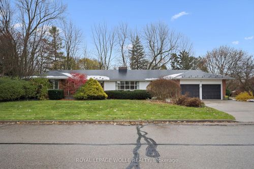 31 Second St, Elmira, ON, N3B1H3 | Card Image