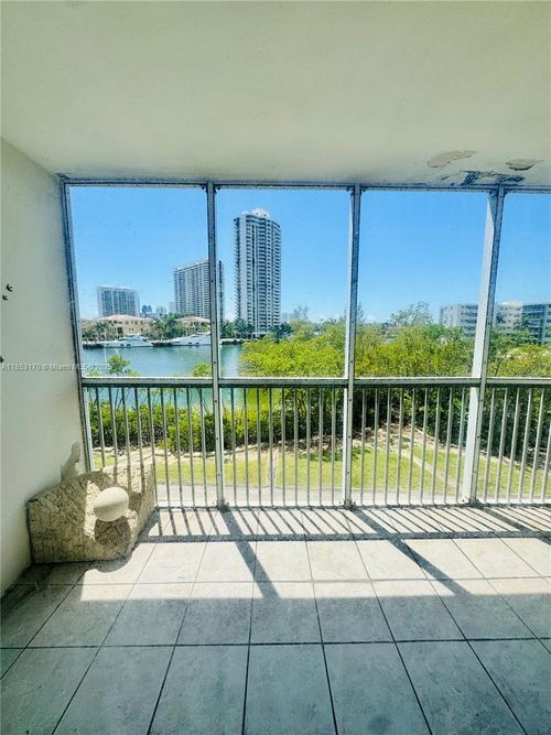 apt-d310-2980 Point East Dr, Aventura, FL, 33160-2645 | Card Image
