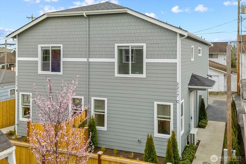 c-2217 Hoyt Ave, Everett, WA, 98201-2814 | Card Image
