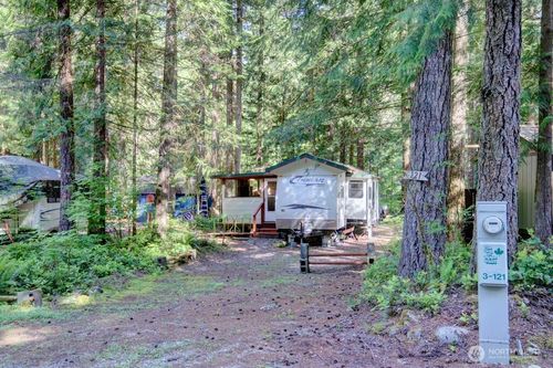 121 Schinn Canyon Cir, Deming, WA, 98244 | Card Image