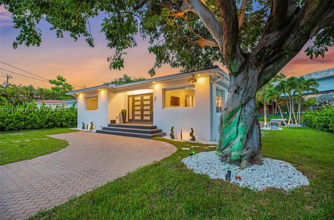 38 Sw 25 Th Rd, House other with 3 bedrooms, 3 bathrooms and null parking in Miami FL | Image 4
