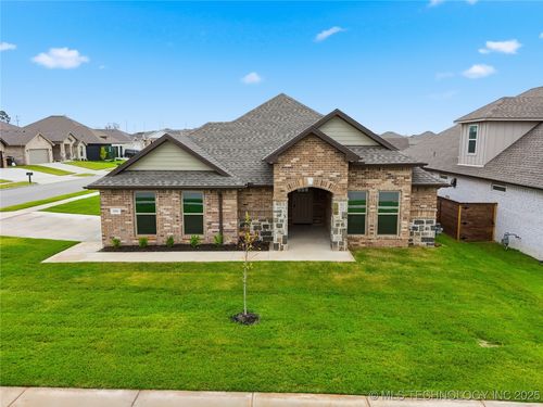 2124 E 128th Pl S, Jenks, OK, 74037-4466 | Card Image