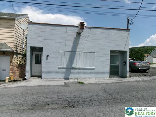 1911 S Bradford St, Allentown, PA, 18103-5815 | Card Image