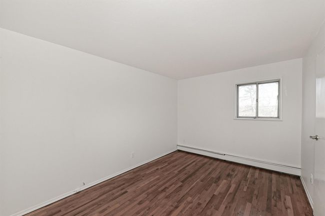 APT-1 - 8 Harbor Hill Rd, Home with 3 bedrooms, 2 bathrooms and null parking in Glen Cove NY | Image 15
