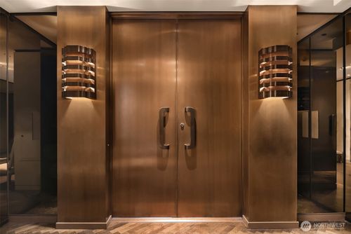 ph32-1301 Spring St, Seattle, WA, 98104-3533 | Card Image