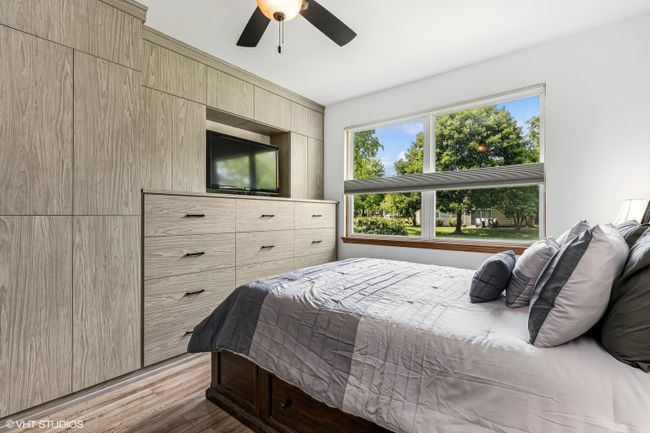Office is in the master bedroom | Image 12