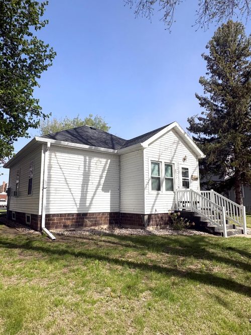 871 7th St, Dawson, MN, 56232-2202 | Card Image