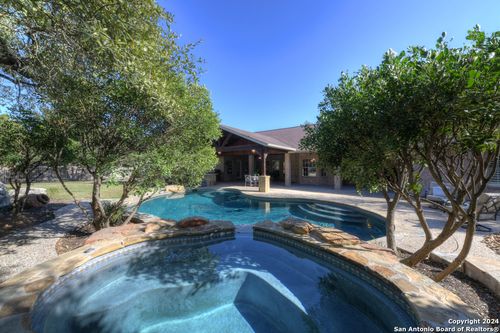 634 Hunters Creek Dr, New Braunfels, TX, 78132 | Card Image