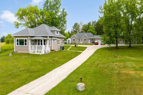 1-2-3-2930 State Road 33, Saukville, WI, 53080 | Card Image
