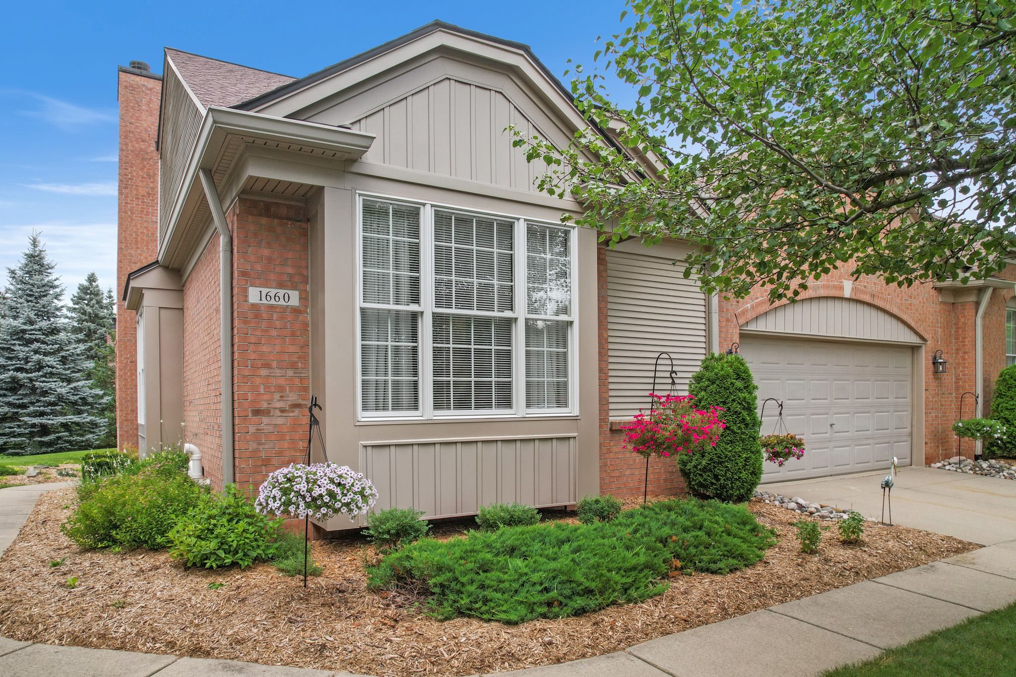 Maple Creek Ct, Rochester, MI 48306