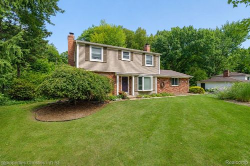 3560 Beach Rd, Troy, MI, 48084-1102 | Card Image