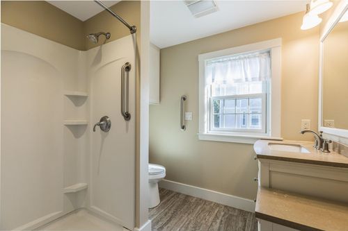 97 Middle Rd, Portsmouth, NH, 03801-4803 | Card Image