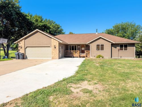 921 Elvira Dr, Garretson, SD, 57030-2036 | Card Image