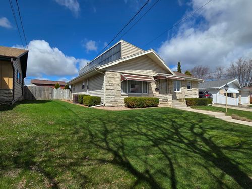 1212 S 35th St, Manitowoc, WI, 54220-5418 | Card Image