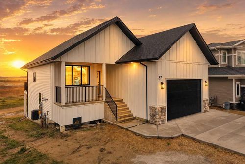 37 Maclean Close, Blackfalds, AB, T4M0H4 | Card Image