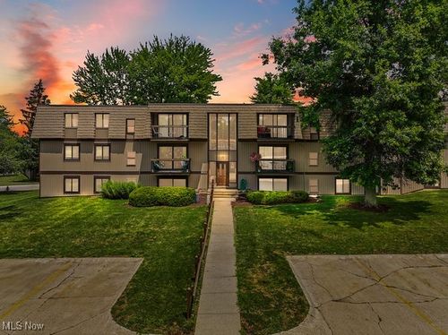 9521 Sunrise Blvd, North Royalton, OH, 44133-3411 | Card Image