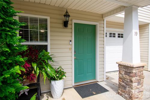 19 Singleton Ln, Fletcher, NC, 28732-8561 | Card Image