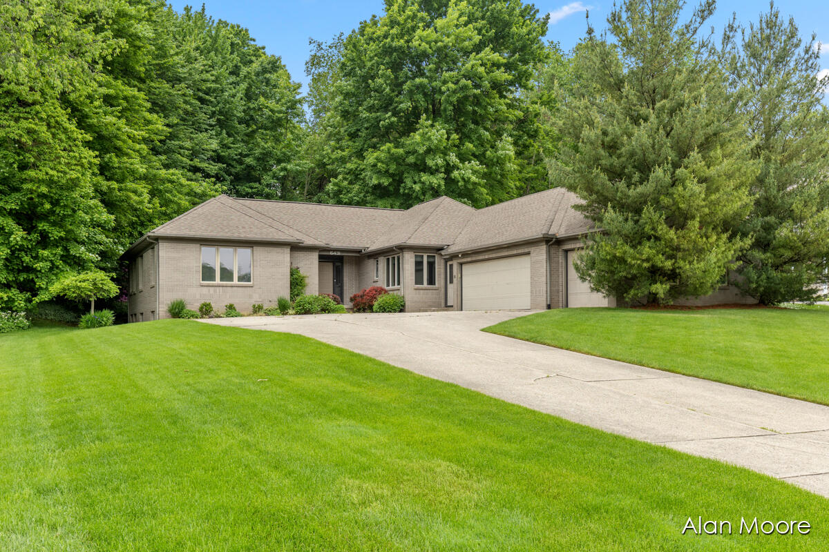 Valencia Dr, Rockford, MI 49341