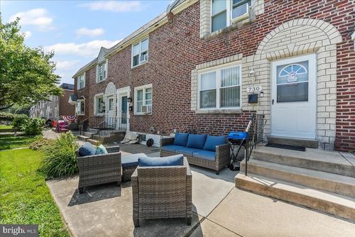 730 Surrey Ln, GLENOLDEN, PA, 19036-1621 | Card Image