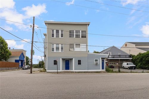 538 Wood Ave, Woonsocket, RI, 02895-2130 | Card Image