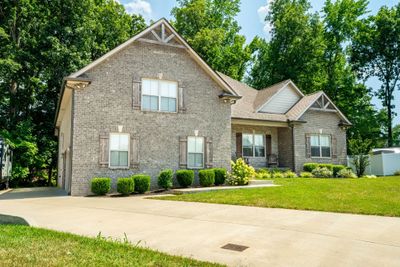 5047 E Mayflower Ct, House other with 3 bedrooms, 2 bathrooms and 2 parking in Greenbrier TN | Image 2